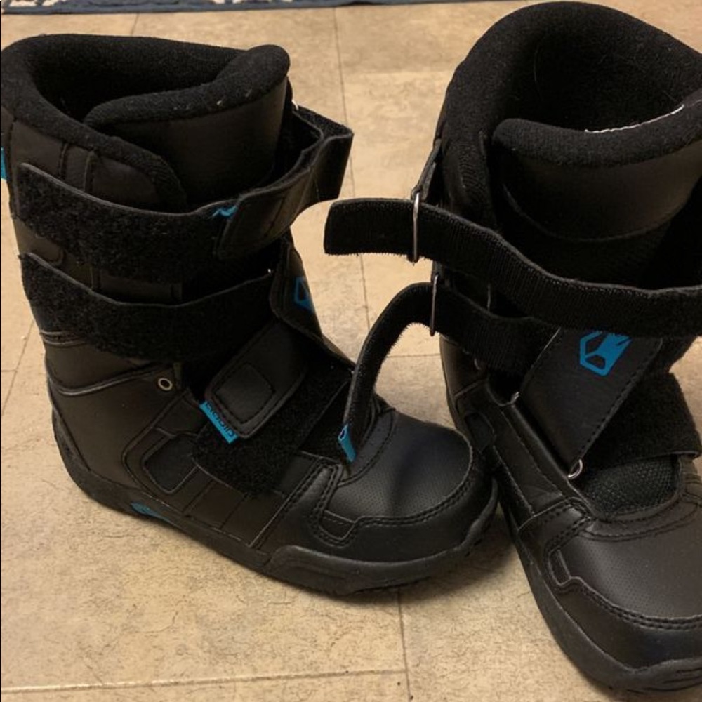Liquid snowboard boots